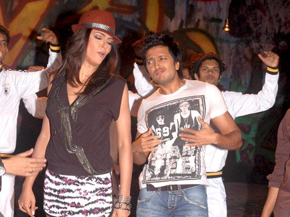 on the sets of do knot disturb 28