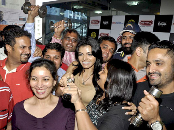sherlyn launches bigaddas get fit india 6