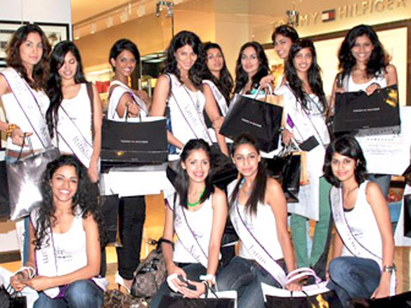 i am she miss universe 2010 pageant contestants go shopping 3