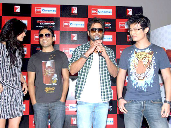 badmaash companys cast visits big cinemas at r city mall 3