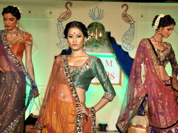 malaika arora walks for shagun vikram phadnis show 13