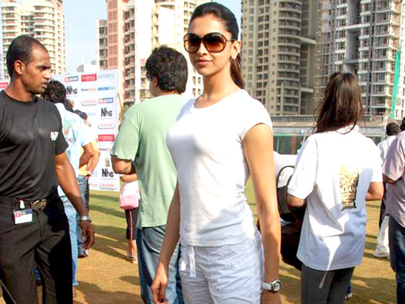 housefull cricket match 19