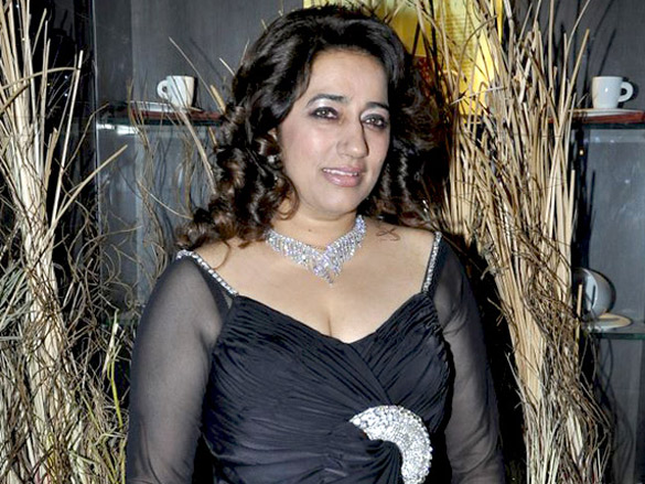 zeenat aman and amrita rao walk the ramp for beti cause 32