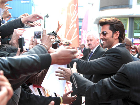 hrithik roshan attends the european premiere of kites at odeon west end in london 32