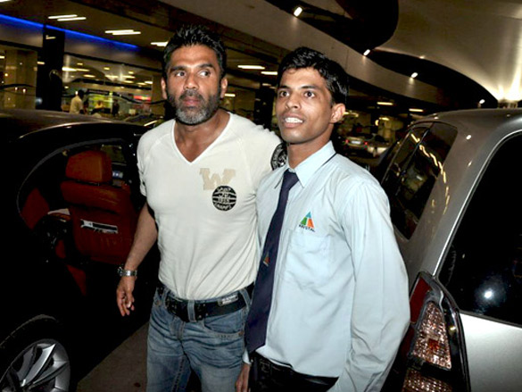 sunil shetty and imtiaz ali spotted at international airport 6