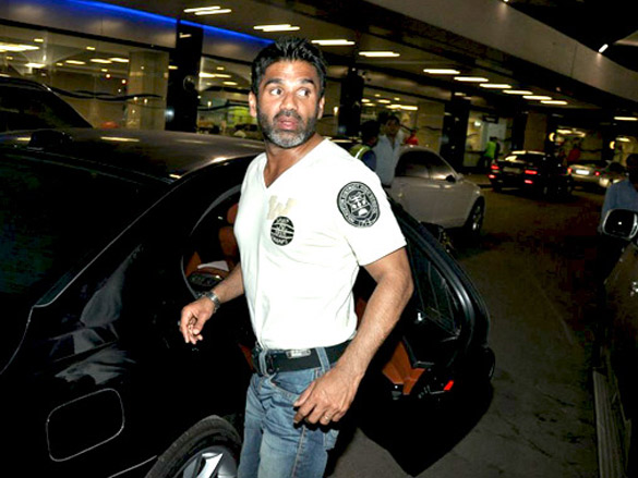 sunil shetty and imtiaz ali spotted at international airport 8