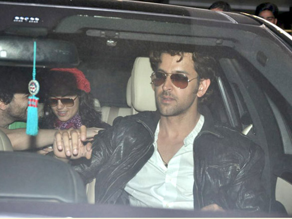hrithik roshan and barbara mori return to india after kites london premiere 9