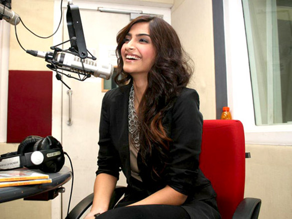 sonam kapoor promotes i hate luv storys at 92 7 big fm 3