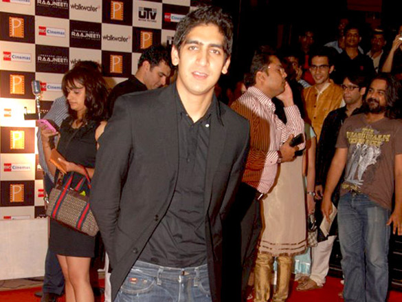 premiere of raajneeti 26