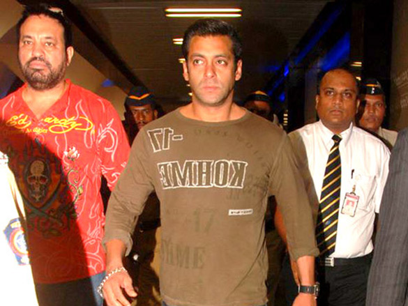 salman riteish and sohail arrive back from iifa sri lanka 3