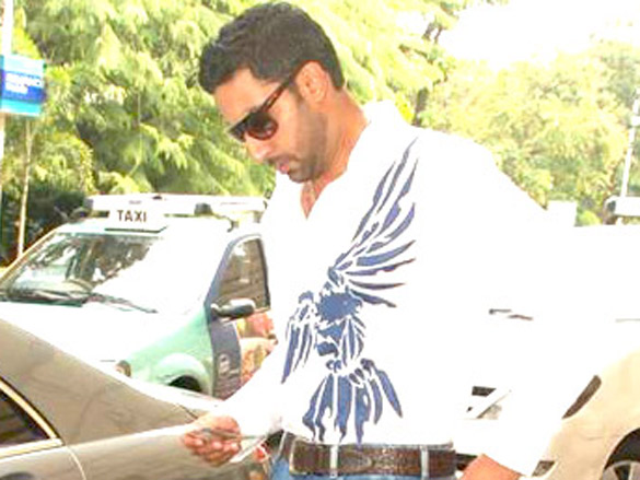 abhishek and aishwarya leave for delhi to promote raavan 9