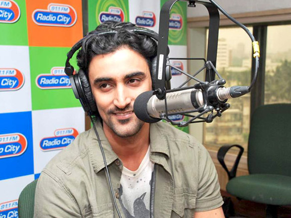 kunal kapoor promotes lamhaa on radio city 91 1 fm 2