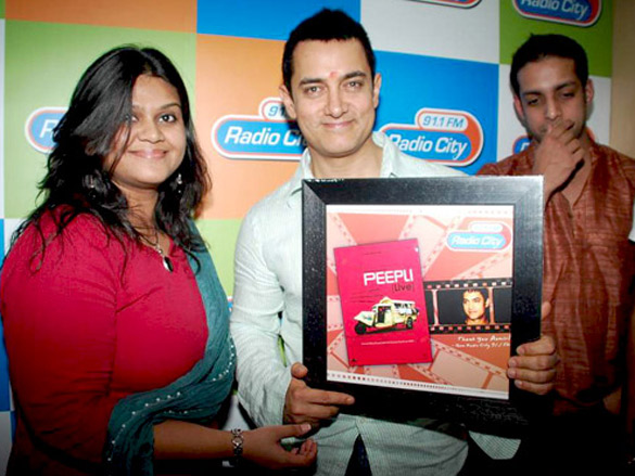 aamir khan promotes peepli live on radio city 91 1 fm 5