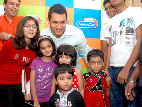 aamir khan promotes peepli live on radio city 91 1 fm 6