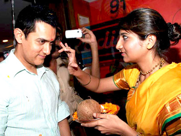aamir khan promotes peepli live on radio city 91 1 fm 8