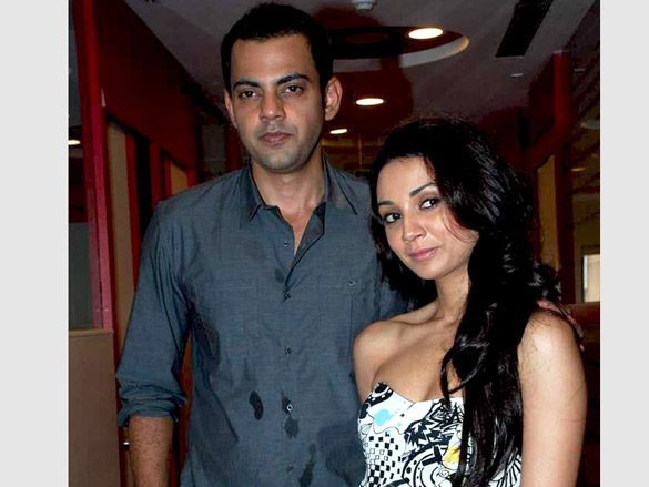 sonam and aisha team at red fm 93 5 8