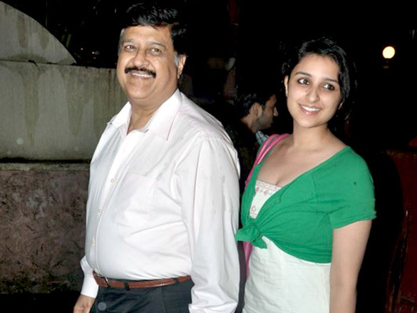 priyanka chopra watches peepli live 8
