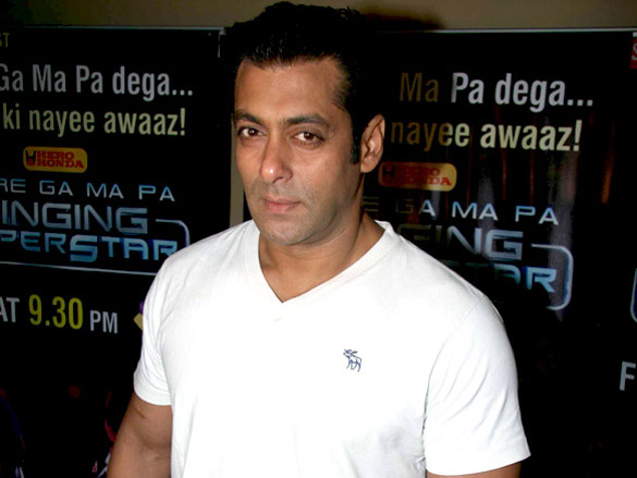 salman khan promotes dabangg on zee singing superstar 13