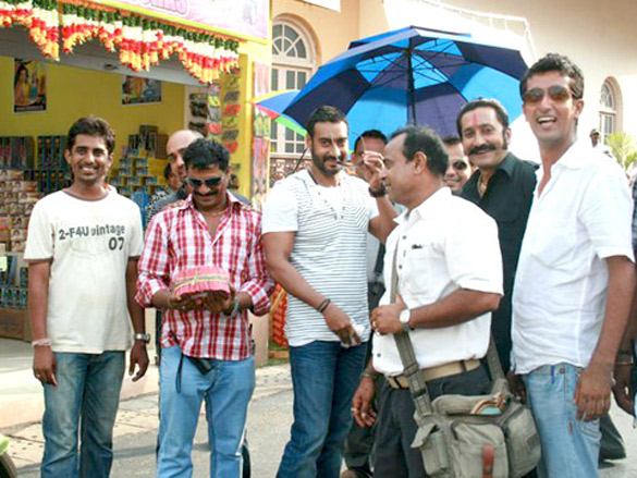 on the sets of golmaal 3 5