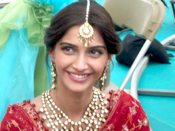 on the sets of thank you 14