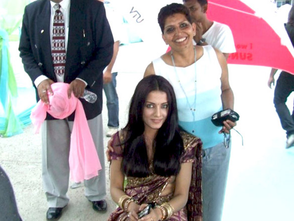 on the sets of thank you 16