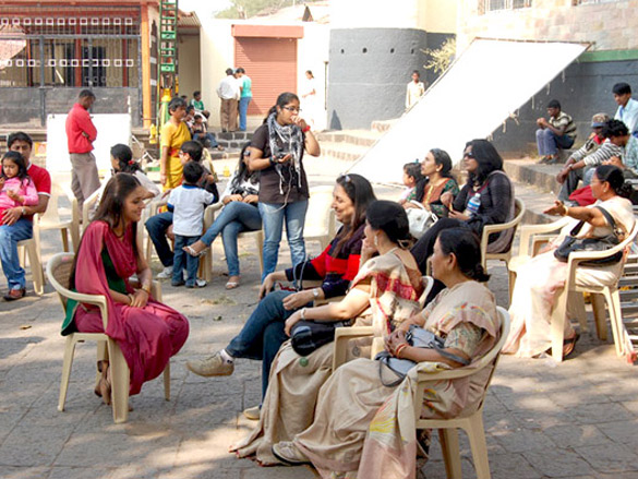 on the sets of dus tola