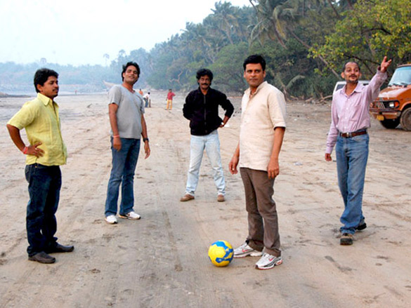 on the sets of dus tola 9