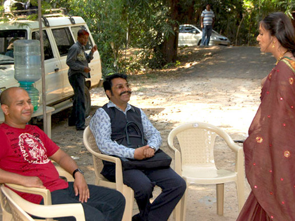 on the sets of dus tola 32