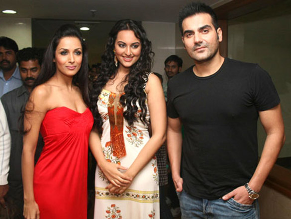 dabangg promotions on sets of entertainment ke liye kuch bhi karega 3