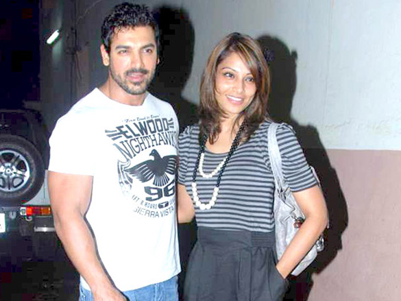 john and bipasha at the screening of aashayein 2