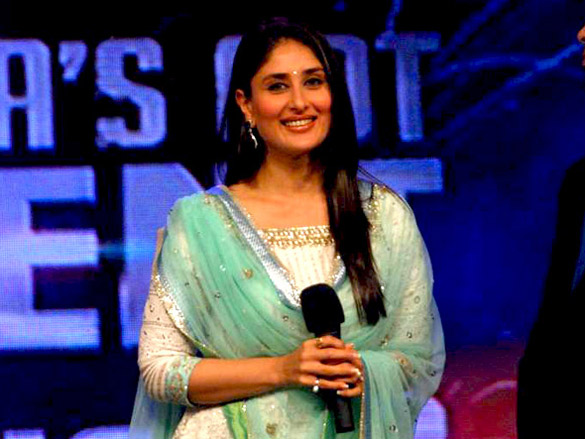 arjun and kareena promote we are family on the sets of indias got talent 8