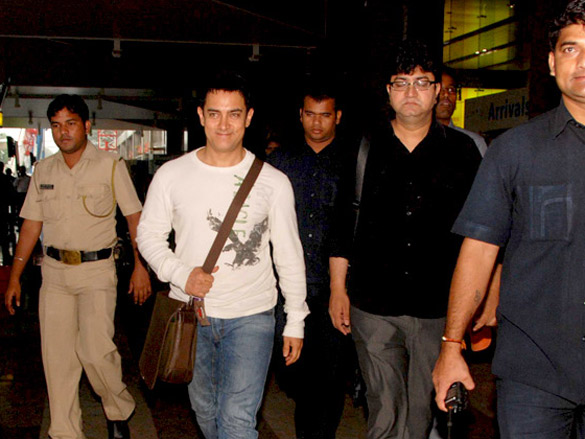 aamir returns back after peepli live screening for prime minister 3