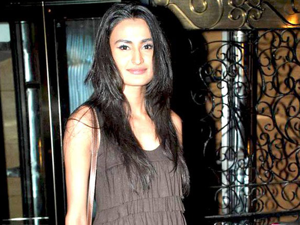 kunal kapoor with top models launches new olympus camera 13