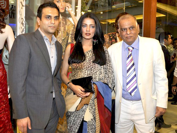 celina jaitly inaugurates jashn store 5