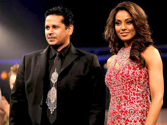 bipasha basu walks the ramp for designer azeem khan 3