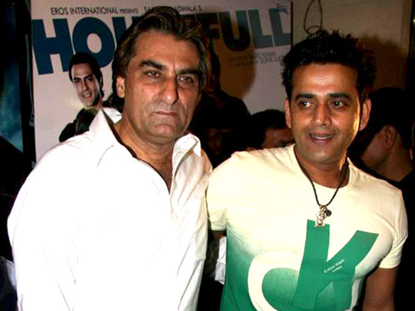ravi kissen at the premiere of bhojpuri film bhaiya je sasurai mein 3