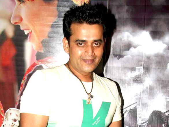 ravi kissen at the premiere of bhojpuri film bhaiya je sasurai mein 5