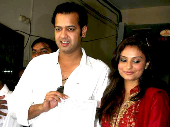 rahul mahajan and dimpy get their marriage certificate 3