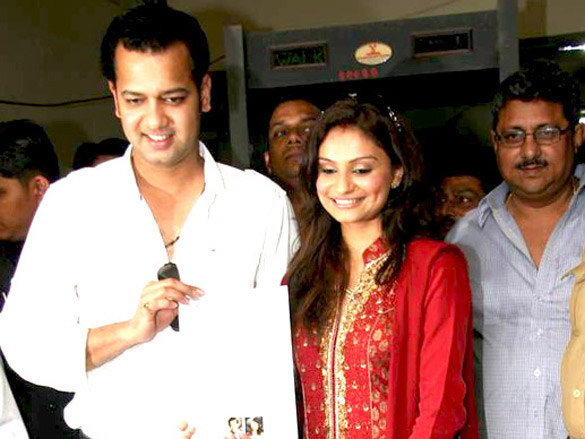 rahul mahajan and dimpy get their marriage certificate 9