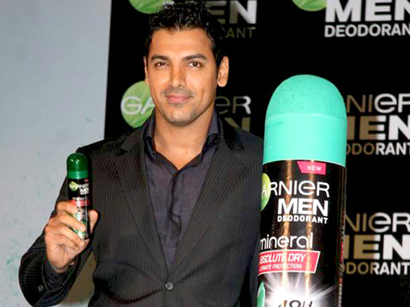 john abraham launches garnier men deodorant 5
