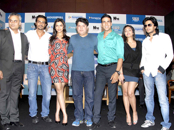 cast of housefull at hungama press meet 14