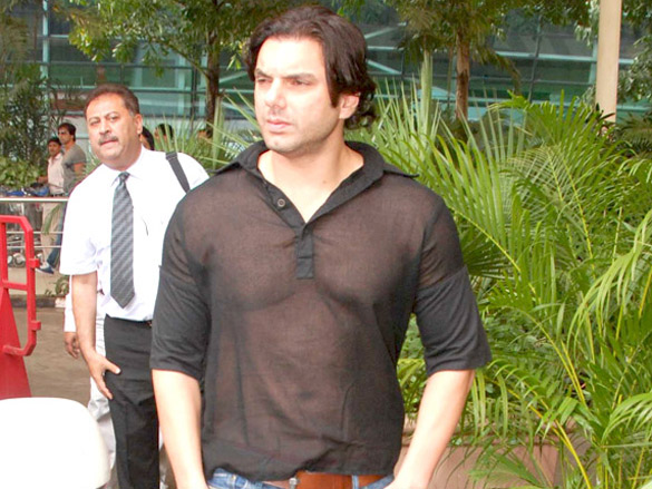 salman khan returns back from nagpur after dabangg promotions 6