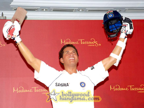 sachin tendulkar unveils his madame tussauds wax statue 7