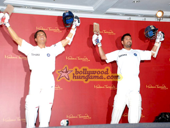 sachin tendulkar unveils his madame tussauds wax statue 11