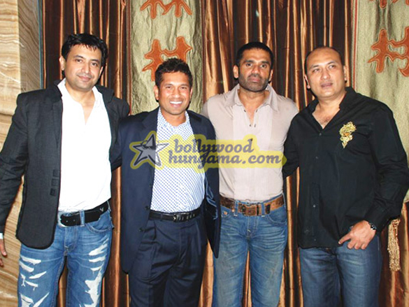sachin tendulkarsunil shetty mugdha godse at samira boat show bash 4