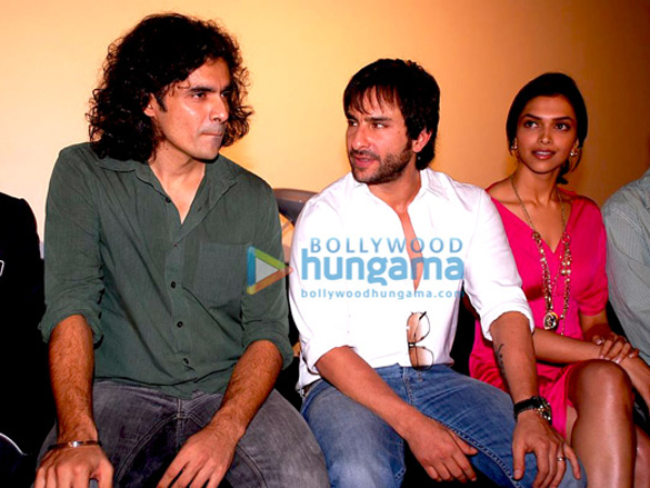 saif and deepika unveil the first look of love aaj kal 7