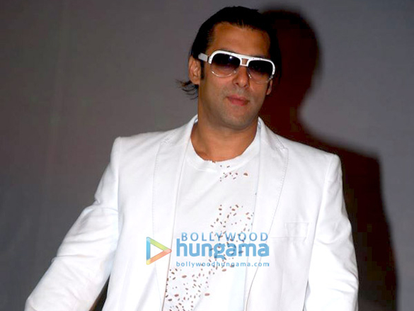 salman khan at the launch of the second season of dus ka dum 10