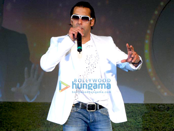 salman khan at the launch of the second season of dus ka dum 32
