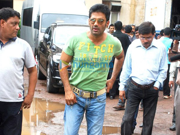 sanjay dutt and sunil shetty shoot for shades eye wear 7