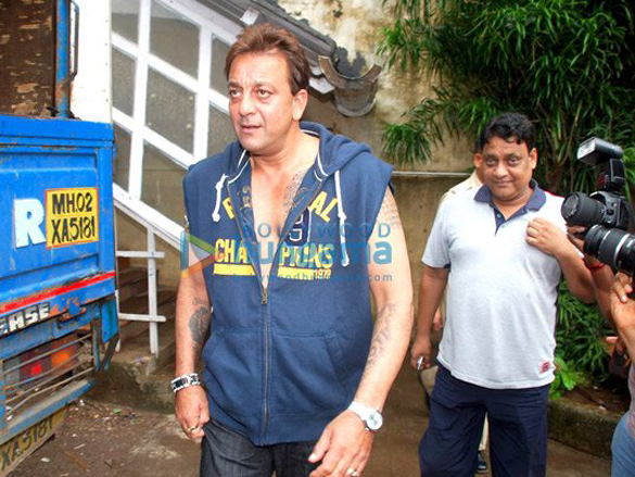sanjay dutt and sunil shetty shoot for shades eye wear 25